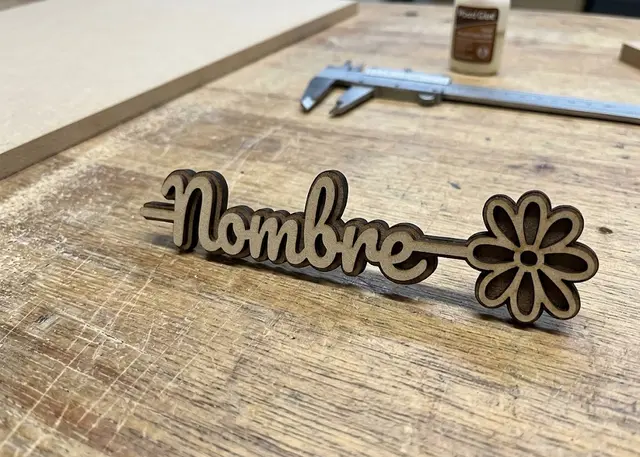 Cómo queda: Nombre con flor